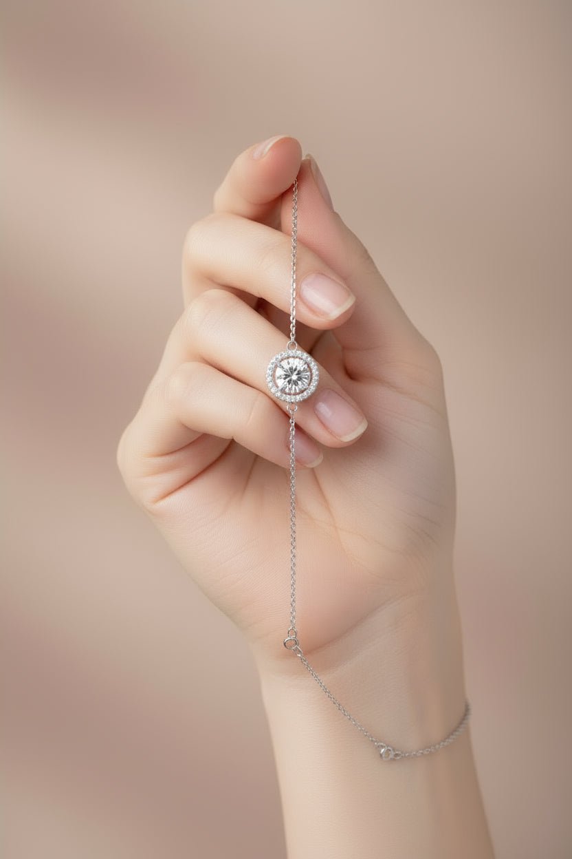 Silver bracelet with a center moissanite stone 