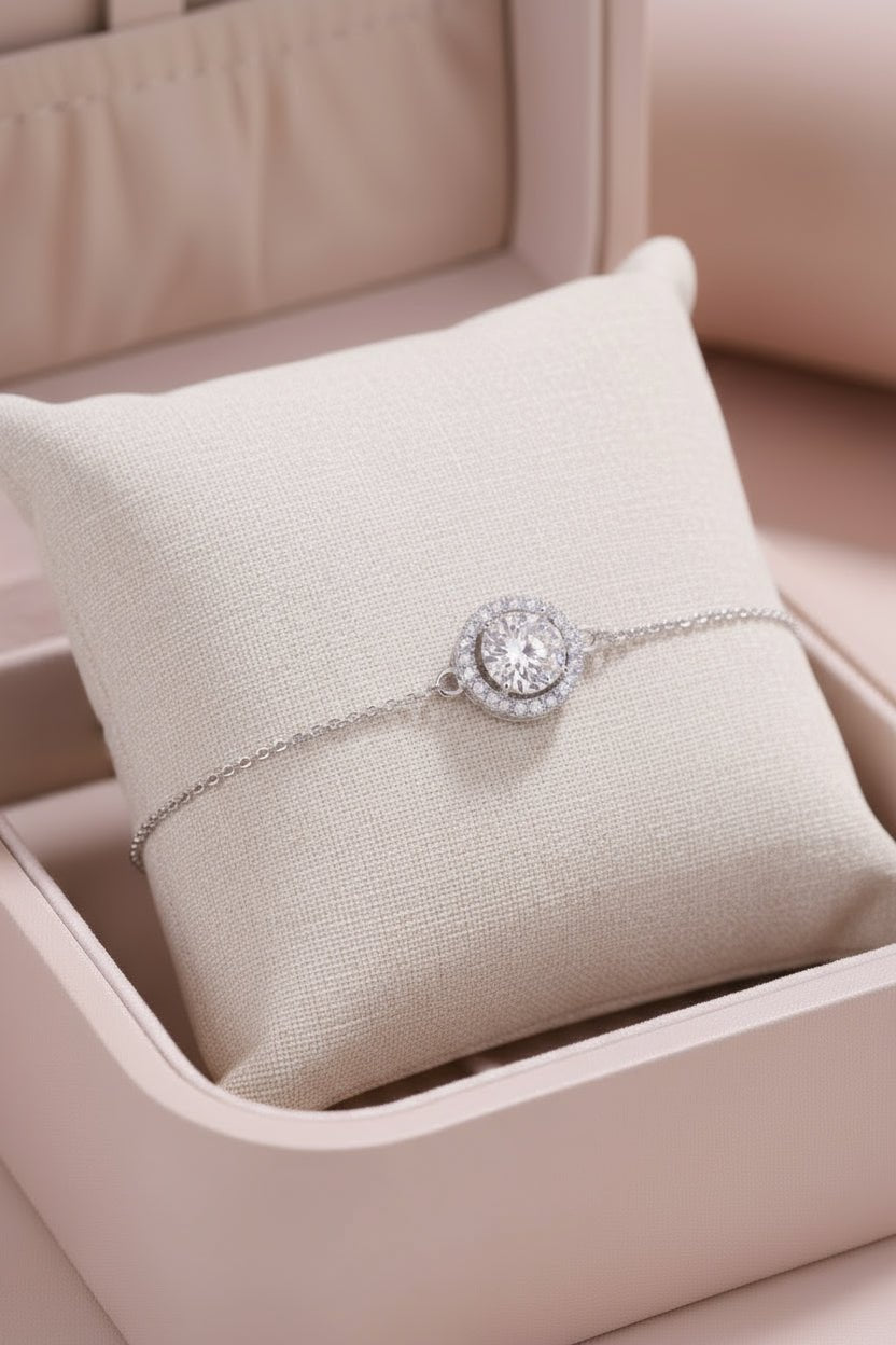 Silver bracelet with a center moissanite stone 