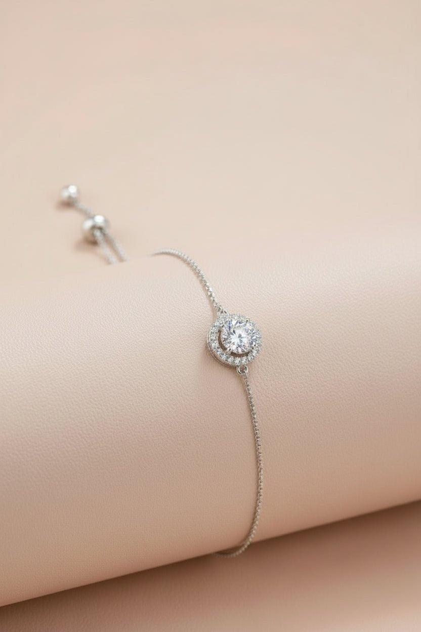 Silver bracelet with a center moissanite stone 